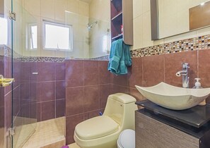 욕조, 헤어드라이어, 타월