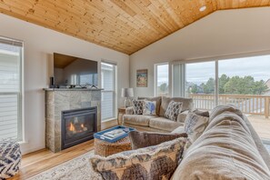 Televisión, chimenea, tenis de mesa y libros 