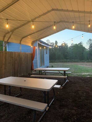 تناول الطعام بالخارج