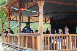 Zona de juegos infantil al aire libre