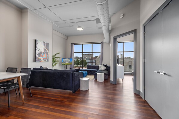 المنشأة من الداخل