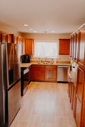 冷蔵庫、電子レンジ、コンロ、食器洗い機