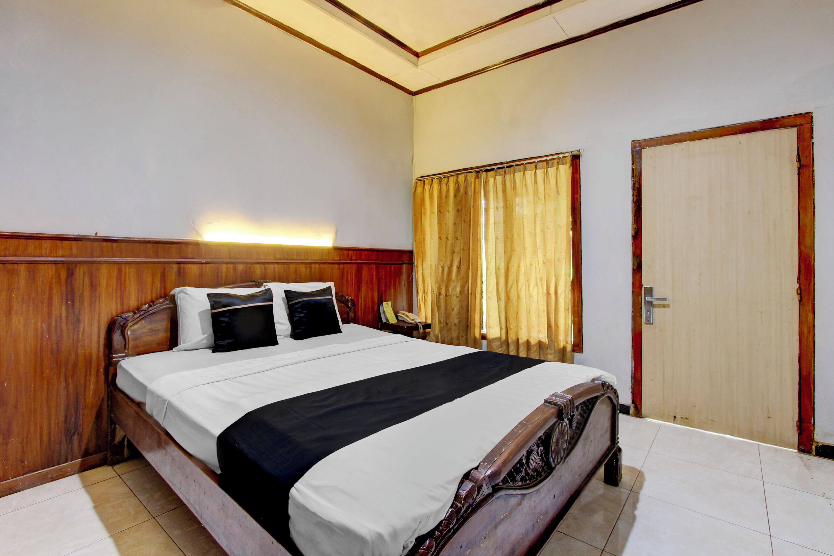 Standard Double Room | Free WiFi, bed sheets