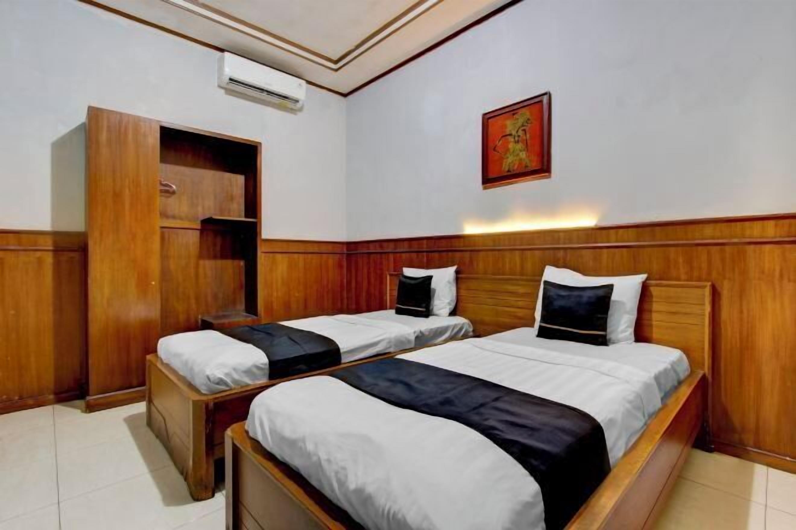 Free WiFi, bed sheets