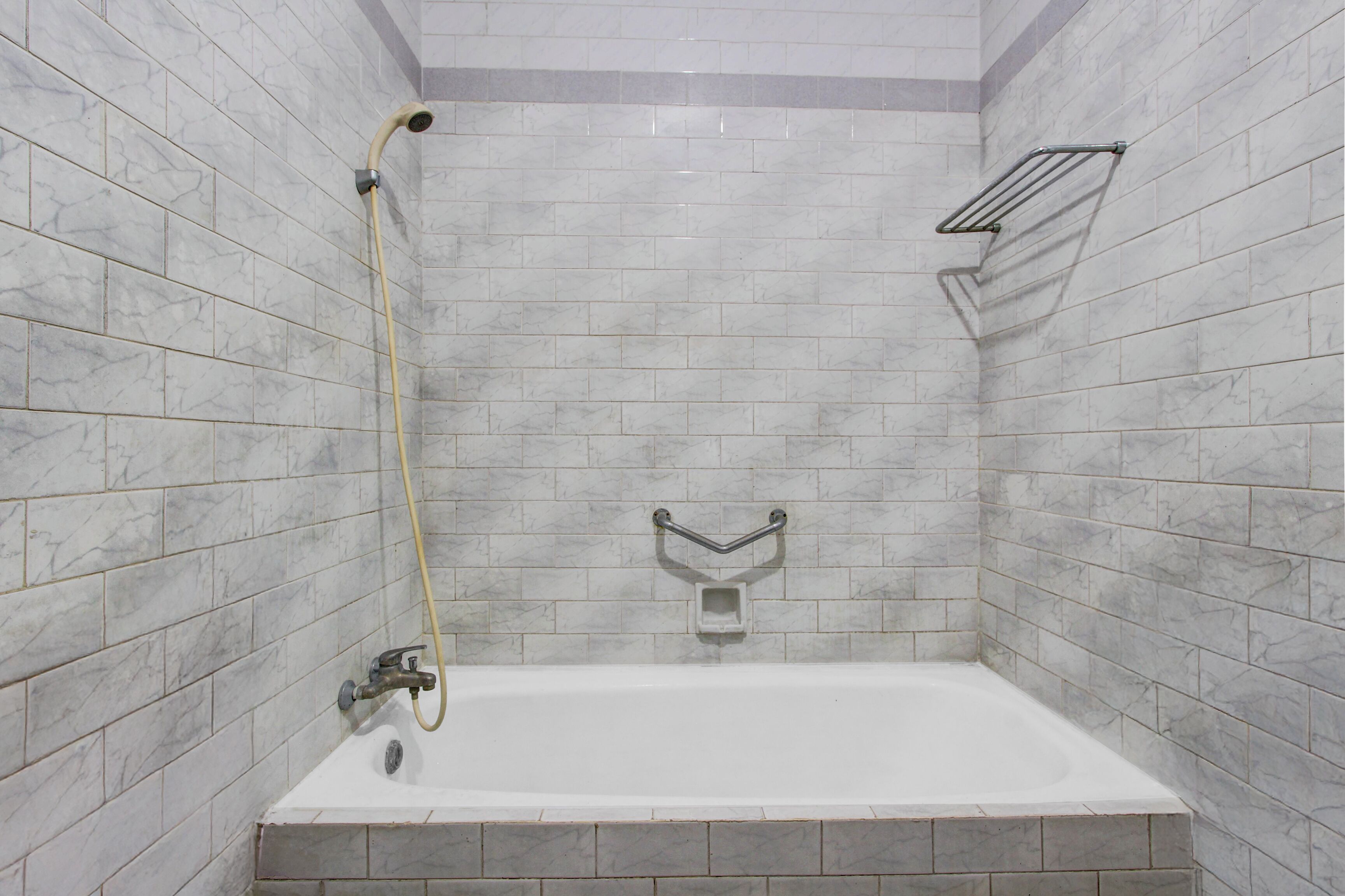 Deluxe Double Room | Bathroom | Shower, rainfall showerhead, toilet paper