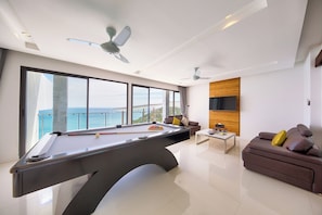 45-inch Smart TV with digital channels, TV - Villa Karpe Diem (Koh Samui)