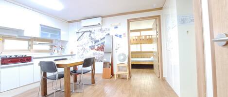 Basic Room | Living area