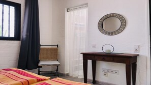 1 habitación, tabla de planchar con plancha, internet y ropa de cama 