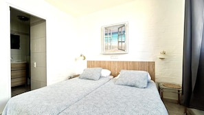 1 bedroom, iron/ironing board, internet, bed sheets