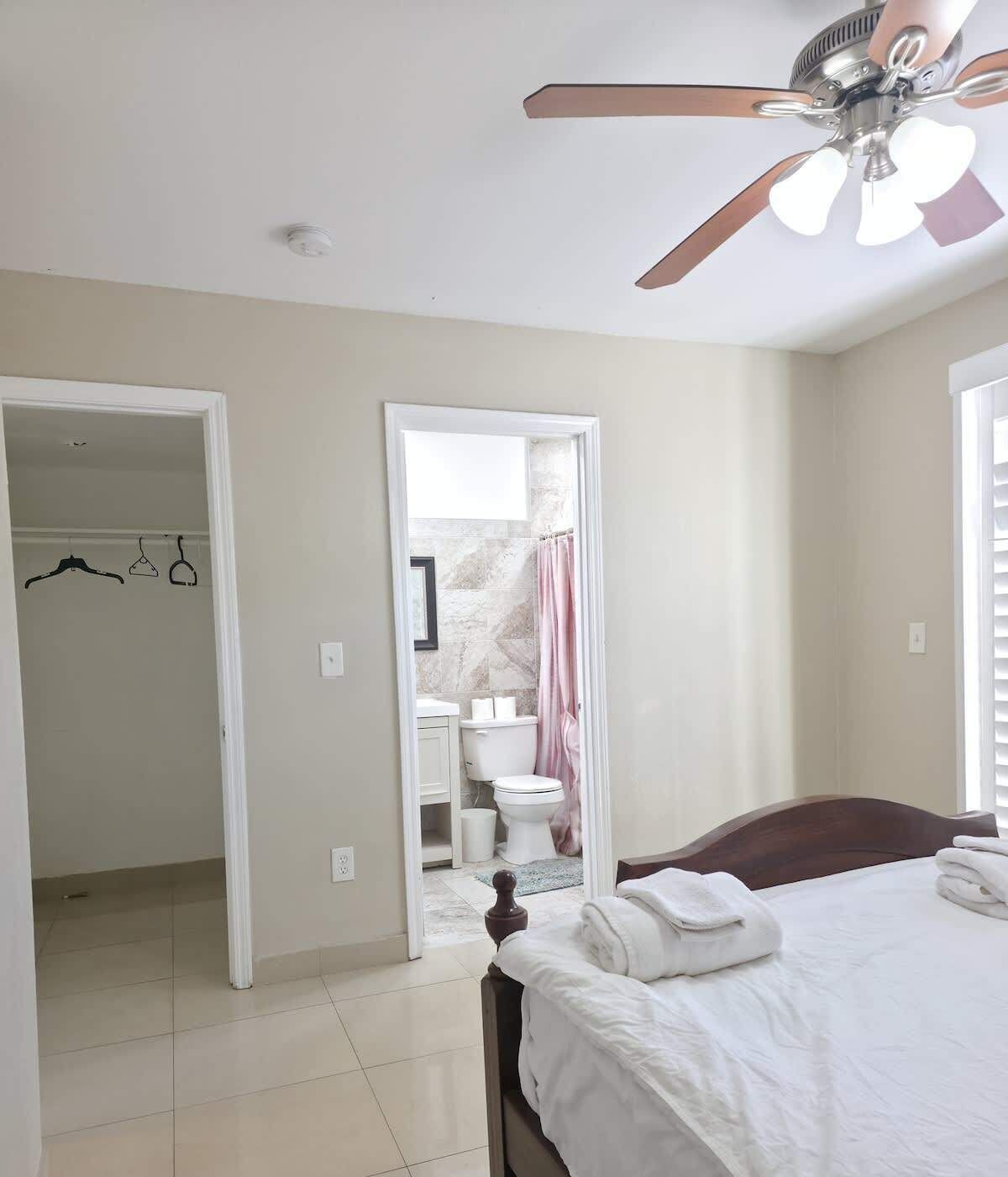 2 chambres, fer et planche à repasser, Wi-Fi gratuit, draps fournis