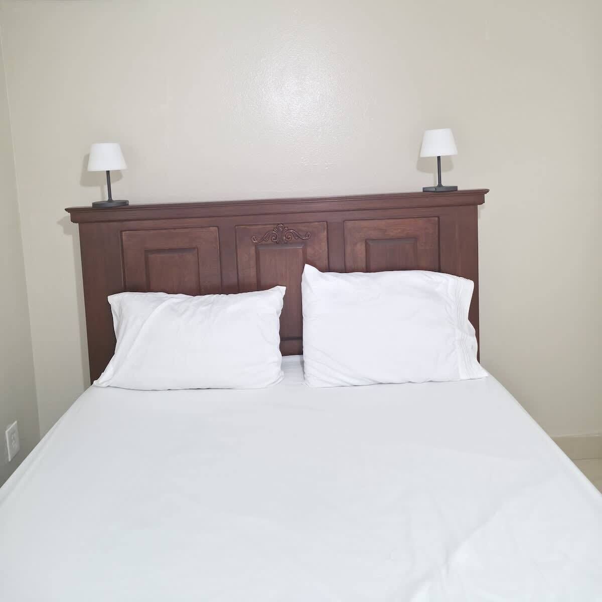 2 室のベッドルーム、アイロン / アイロン台、WiFi (無料)、ベッドシーツ