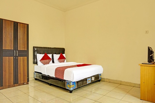 Deluxe Double Room | Desk, laptop workspace, WiFi (free), bed sheets