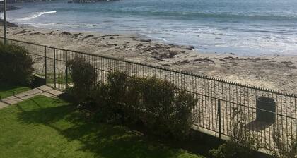 Beach front apartment direct access to the beach