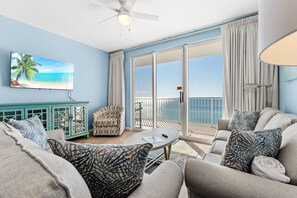 Smart-TV, DVD-spiller og bøker