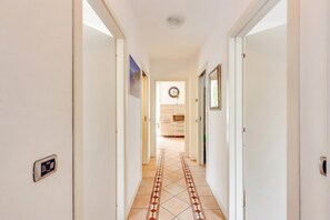 Interior - Porto Letizia Mimosa 1, Porlezza, Italy (Porlezza)