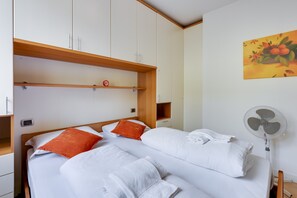 2 chambres, fer et planche à repasser, Wi-Fi gratuit, draps fournis