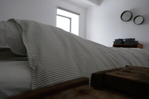 2 bedrooms, iron/ironing board, travel cot, free WiFi