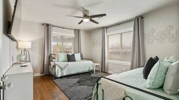 3 habitaciones, tabla de planchar con plancha, cuna de viaje y wifi