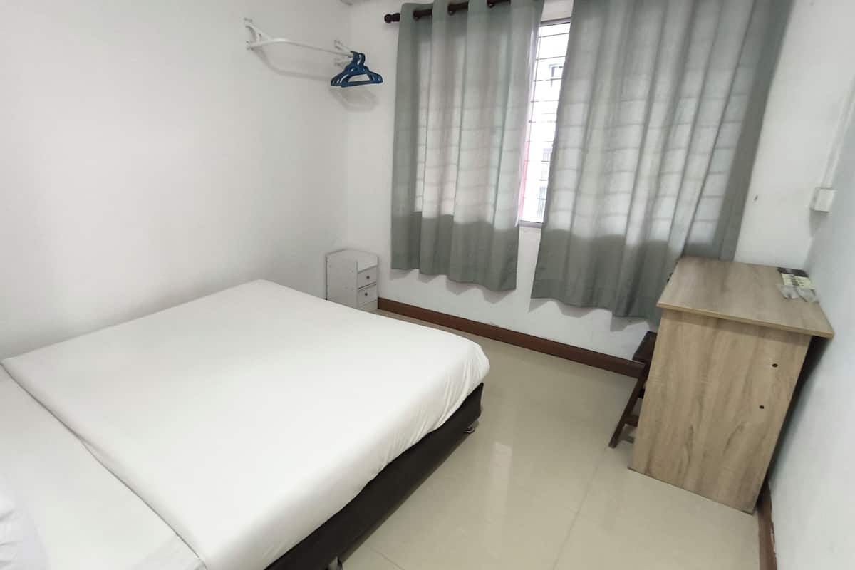 Shower, hydromassage showerhead, towels