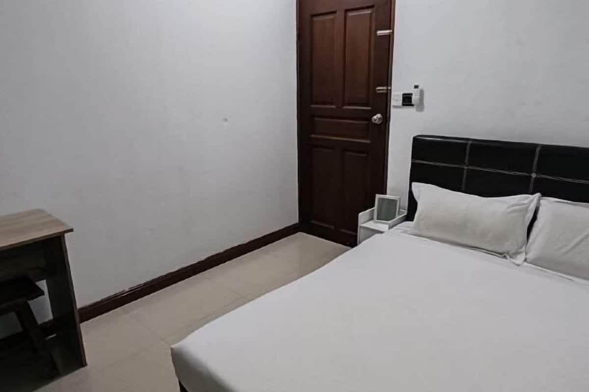 1 chambre, système d’insonorisation, literie fournie