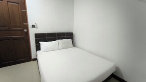 Soundproofing, bed sheets - Natol Homestay - Kenyalang Park  (Kuching)