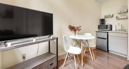 The Paris Suite*Westport District