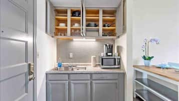 KylskÄp, mikrovÄgsugn, ugn och spishÀll