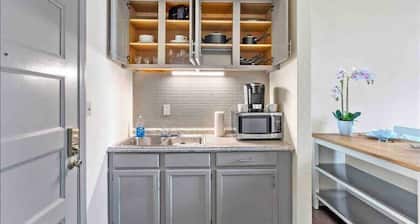 The Heart of Westport Suite - WALK to BBQ