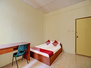 Free WiFi, bed sheets - OYO 91636 Kak Dadut Homestay (Batam)