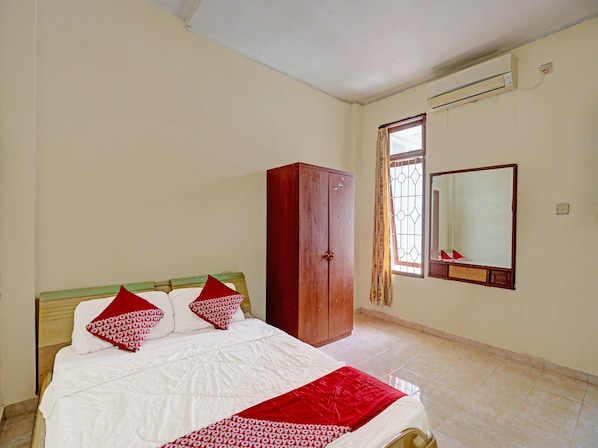 Standard Double Room | Free WiFi, bed sheets