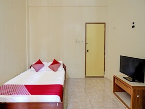Free WiFi, bed sheets - OYO 91636 Kak Dadut Homestay (Batam)