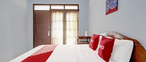 Deluxe Double Room | In-room safe, desk, free WiFi, bed sheets