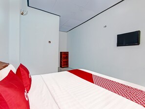 Värdeförvaringsskåp på rummet, skrivbord, gratis wi-fi och sängkläder
