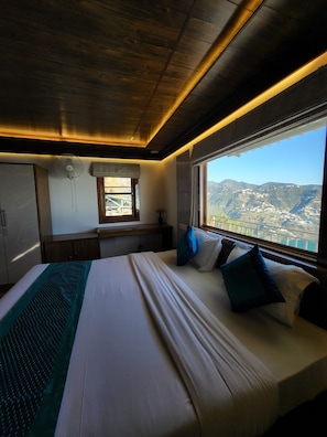 Superior Room | Free WiFi - Saiva Hill Resort (Dehradun)