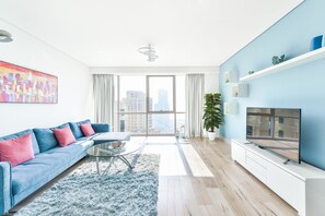 Deluxe 2BR Apartment plus maids room | Coin séjour