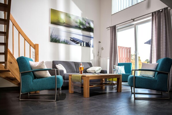 TV, fireplace, books, stereo