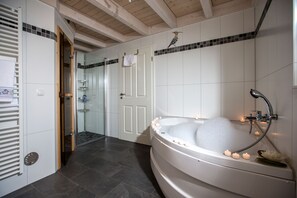 Jetted bath, hair dryer - On the lake - luxury holiday home with every comfort, located directly on a lake (Nordhorn)