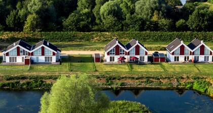 On the lake - luxury holiday home with every comfort, located directly on a lake