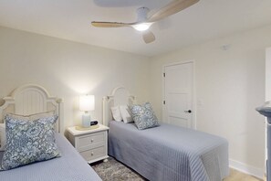 2 habitaciones, tabla de planchar con plancha y wifi gratis 