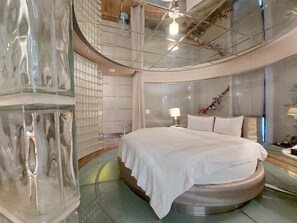 Minibar con artículos gratuitos, wifi gratis y ropa de cama 