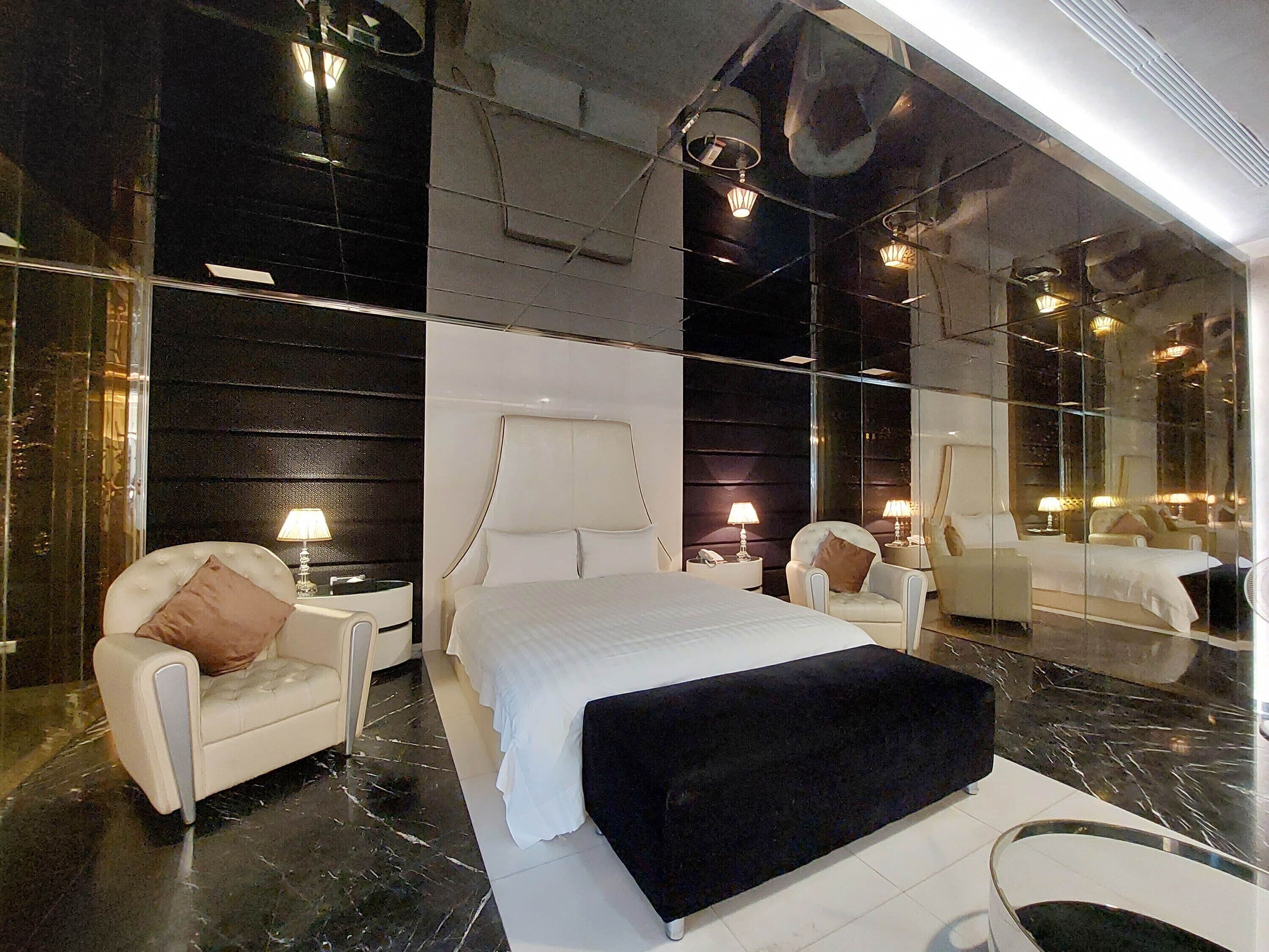 風格雙人房【不指定房型, 晚上20點後入住】 | 迷你吧贈品、免費 Wi-Fi、  床單