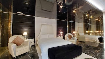 Gallery Double Room (run of house, Check in after 20:00PM) | Free minibar, free WiFi, bed sheets