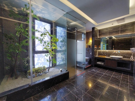 Gallery Double Room (run of house, Check in after 20:00PM) | Bathroom | Rainfall showerhead, hair dryer, towels. ELYSEES MOTEL