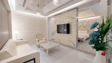 Free minibar, free WiFi, bed sheets