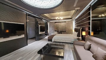 Gallery-Doppelzimmer (run of house) | Wohnzimmer | 55-Zoll-LED-Fernseher mit Kabelempfang, Fernseher