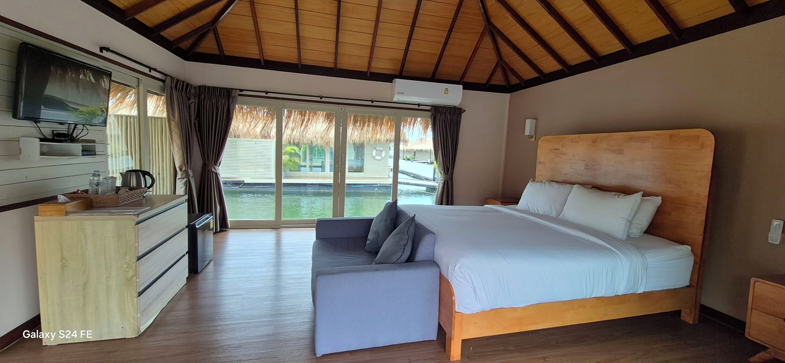 Maldives Water Park View Zone A | Minibar, desk, rollaway beds, free WiFi