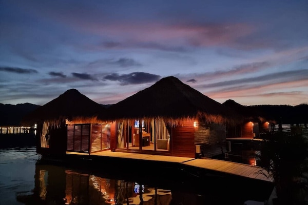 Maldives Water Park View Zone A | Área de estar | TV LCD 42 cm com canais digitais, TV