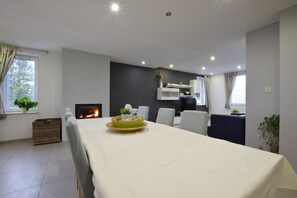 Dining - Lovely holiday home in Gros Chêne with bubble bath (Gros Chêne)
