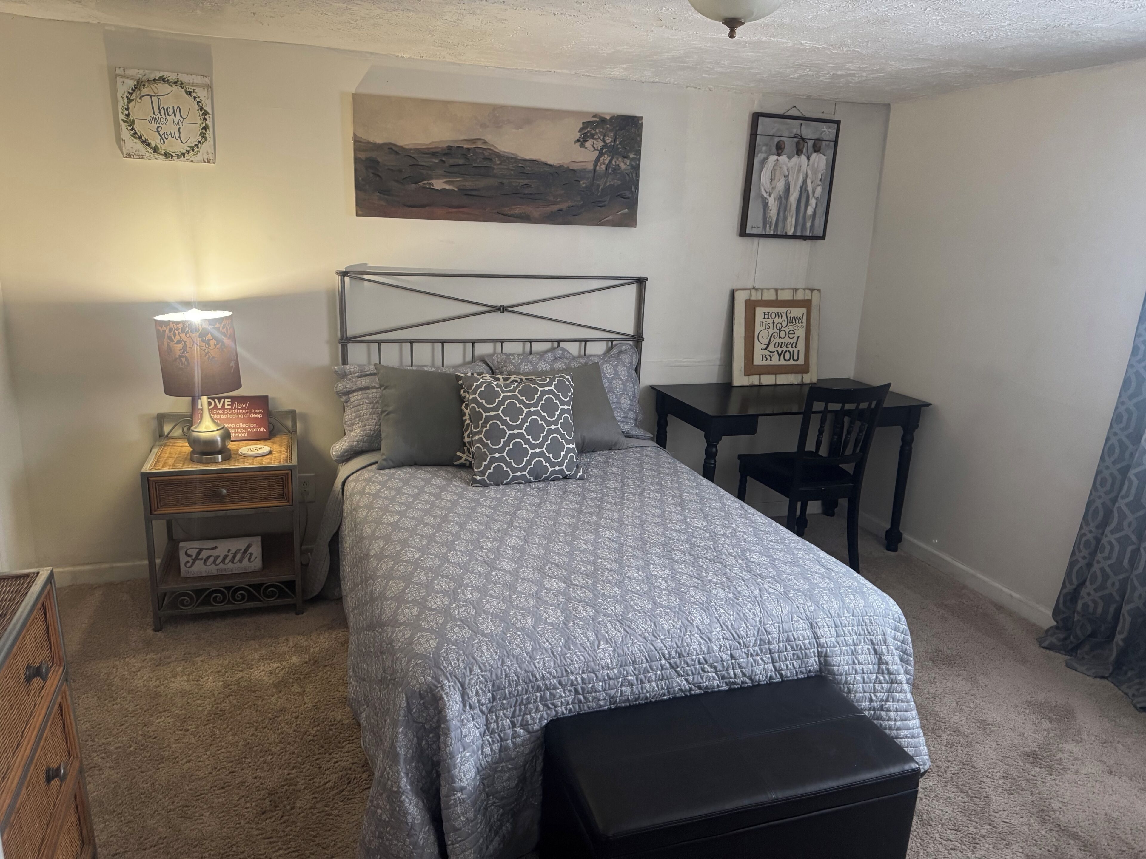 3 habitaciones, escritorio, tabla de planchar con plancha y wifi gratis 