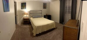 3 bedrooms, desk, iron/ironing board, free WiFi